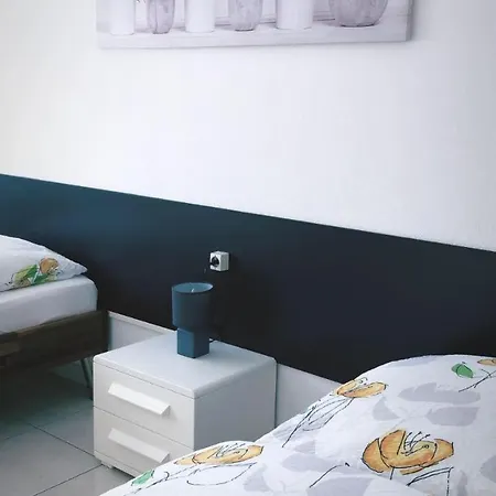 Near Lycee Jean Mermoz Apartament